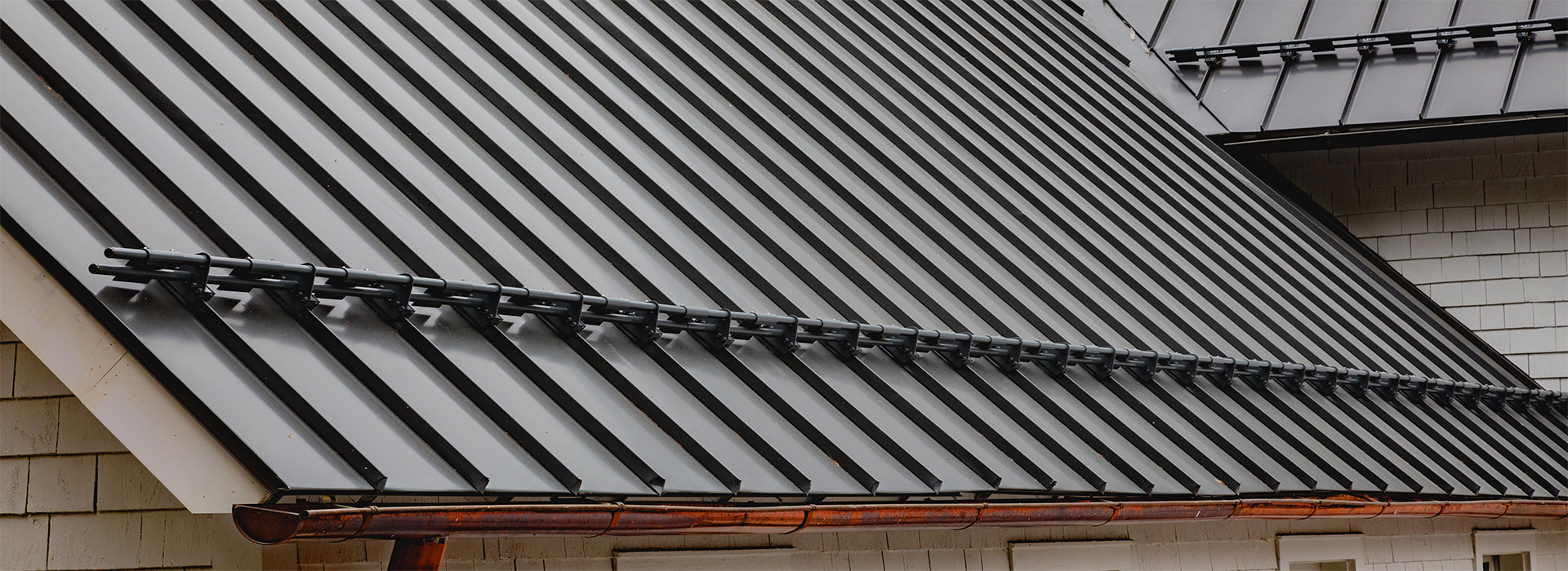 Steel outlet roof bars