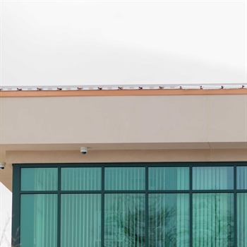 Color Snap® snow rails for metal roofs: Fast installation matching snow retention system to your roof